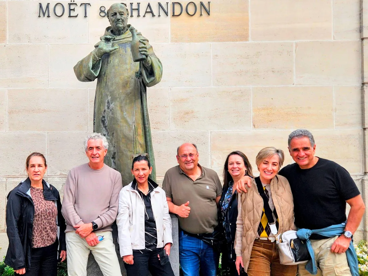 Cata y Diversión Moet et Chandon Tour Privado en Champaña